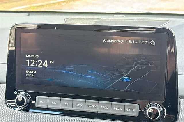 Hyundai KONA 1.6 h-GDi Premium SUV 5dr Petrol Hybrid DCT Euro 6 (s/s) (141 ps) White