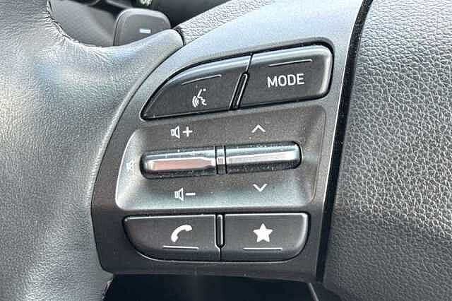 Hyundai KONA 1.6 h-GDi Premium SUV 5dr Petrol Hybrid DCT Euro 6 (s/s) (141 ps) White