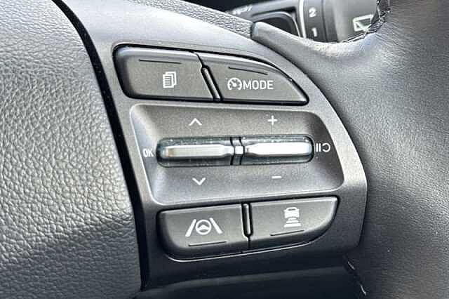 Hyundai KONA 1.6 h-GDi Premium SUV 5dr Petrol Hybrid DCT Euro 6 (s/s) (141 ps) White