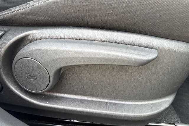 Hyundai KONA 1.6 h-GDi Premium SUV 5dr Petrol Hybrid DCT Euro 6 (s/s) (141 ps) White