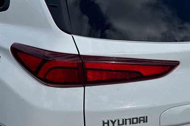 Hyundai KONA 1.6 h-GDi Premium SUV 5dr Petrol Hybrid DCT Euro 6 (s/s) (141 ps) White
