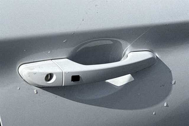 Hyundai KONA 1.6 h-GDi Premium SUV 5dr Petrol Hybrid DCT Euro 6 (s/s) (141 ps) White