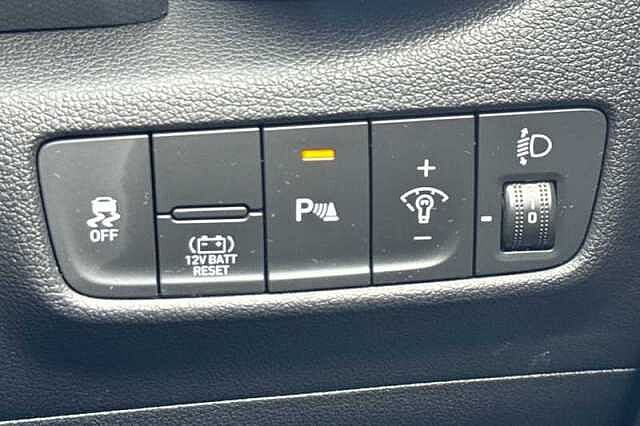 Hyundai KONA 1.6 h-GDi Premium SUV 5dr Petrol Hybrid DCT Euro 6 (s/s) (141 ps) White