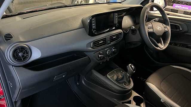 Hyundai I10 i10 5Dr HAT 1.0 MPi 63ps Advance NAV AU Dragon Red