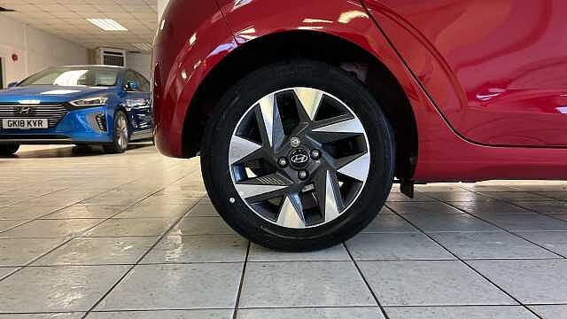 Hyundai I10 i10 5Dr HAT 1.0 MPi 63ps Advance NAV AU Dragon Red
