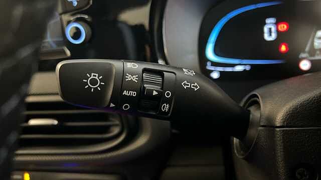 Hyundai I10 i10 5Dr HAT 1.0 MPi 63ps Advance NAV AU Dragon Red