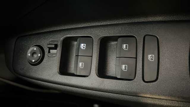 Hyundai I10 i10 5Dr HAT 1.0 MPi 63ps Advance NAV AU Dragon Red