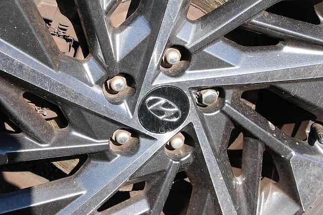 Hyundai TUCSON 1.6 TGDi 48V MHD Premium 5dr 2WD White