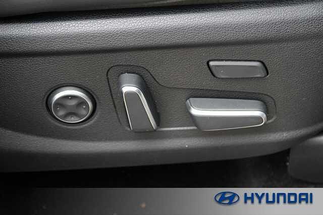 Hyundai SANTA FE 1.6 TGDi Hybrid Ultimate 5dr 4WD Auto Typhoon Silver