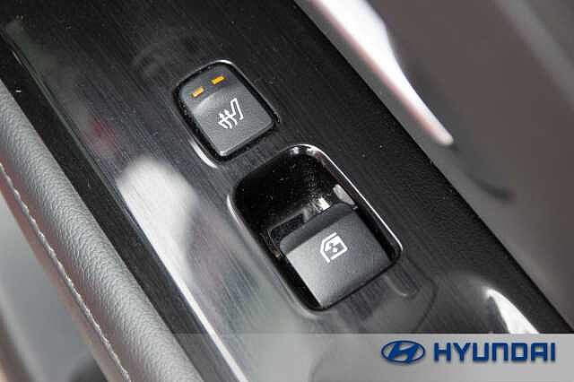 Hyundai TUCSON 1.6 TGDi Ultimate 5dr 2WD Engine Red
