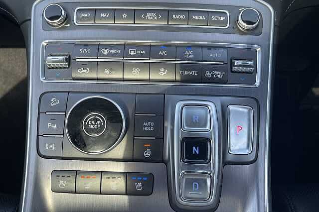 Hyundai SANTA FE Ultimate Hybrid + Tech Pack 1.6 T-GDi HEV (230ps) Magnetic Force