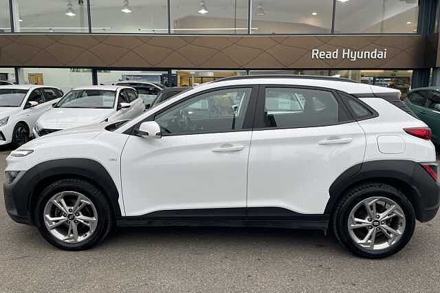 Hyundai KONA SE Connect 1.0 T-GDi MHEV (120ps) Atlas White