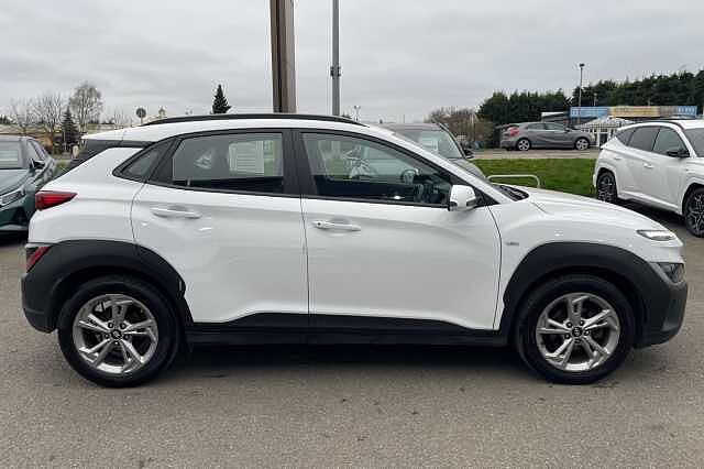 Hyundai KONA SE Connect 1.0 T-GDi MHEV (120ps) Atlas White