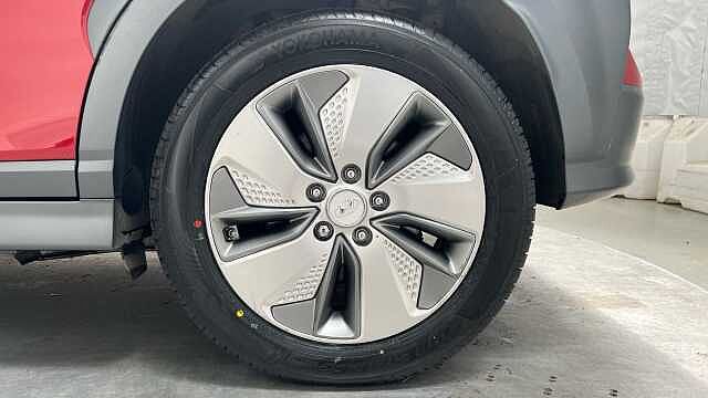 Hyundai KONA 64kWh Premium SE SUV 5dr Electric Auto (7kW Charger) (204 ps) Red