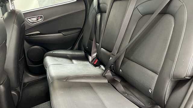 Hyundai KONA 64kWh Premium SE SUV 5dr Electric Auto (7kW Charger) (204 ps) Red