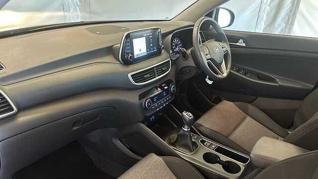 Hyundai TUCSON 1.6 CRDi MHEV SE Nav SUV 5dr Diesel Hybrid Manual Euro 6 (s/s) (115 ps) Phantom Black