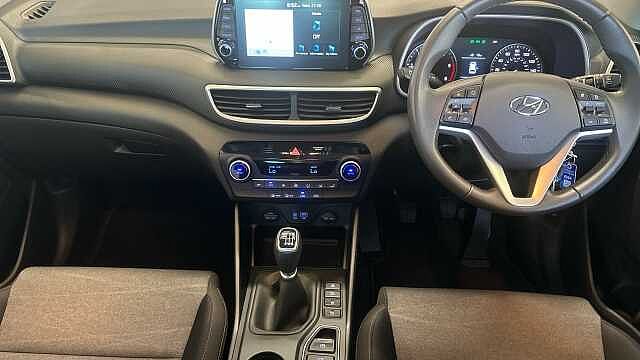 Hyundai TUCSON 1.6 CRDi MHEV SE Nav SUV 5dr Diesel Hybrid Manual Euro 6 (s/s) (115 ps) Phantom Black