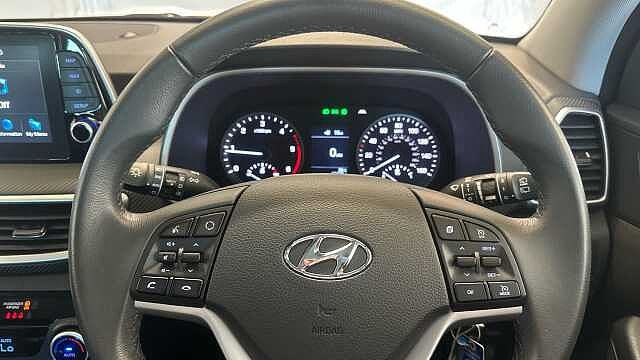 Hyundai TUCSON 1.6 CRDi MHEV SE Nav SUV 5dr Diesel Hybrid Manual Euro 6 (s/s) (115 ps) Phantom Black