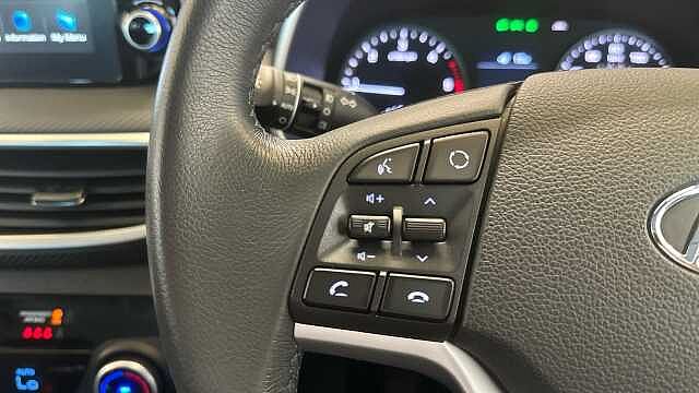 Hyundai TUCSON 1.6 CRDi MHEV SE Nav SUV 5dr Diesel Hybrid Manual Euro 6 (s/s) (115 ps) Phantom Black