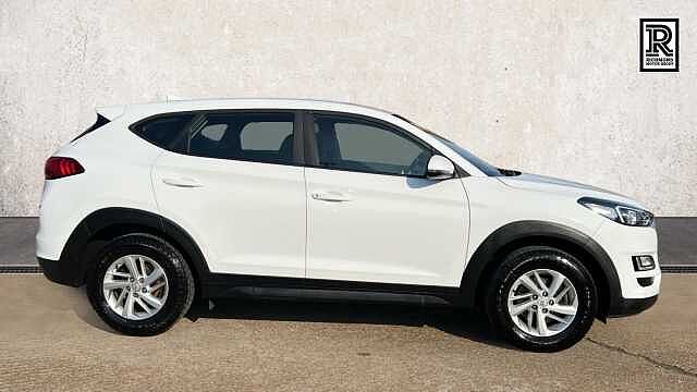 Hyundai TUCSON 1.6 GDi S Connect SUV 5dr Petrol Manual Euro 6 (s/s) (132 ps) Polar White