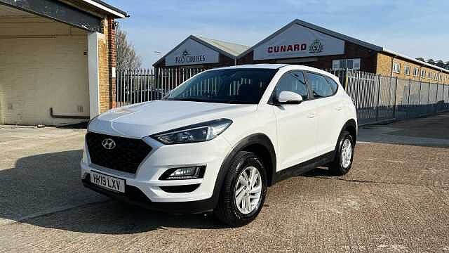 Hyundai TUCSON 1.6 GDi S Connect SUV 5dr Petrol Manual Euro 6 (s/s) (132 ps) Polar White