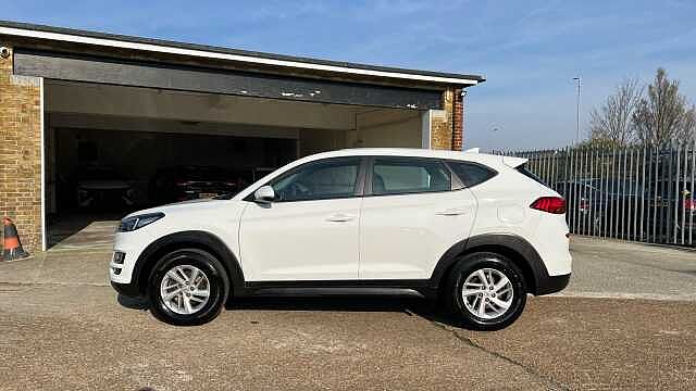 Hyundai TUCSON 1.6 GDi S Connect SUV 5dr Petrol Manual Euro 6 (s/s) (132 ps) Polar White