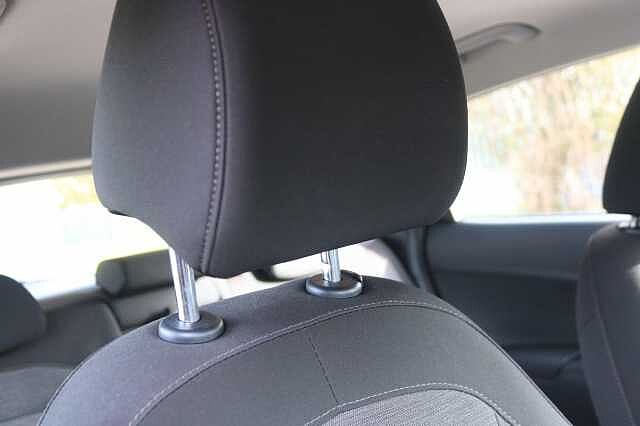 Hyundai KONA 39kWh SE Connect Auto 5dr (10.5kW Charger)