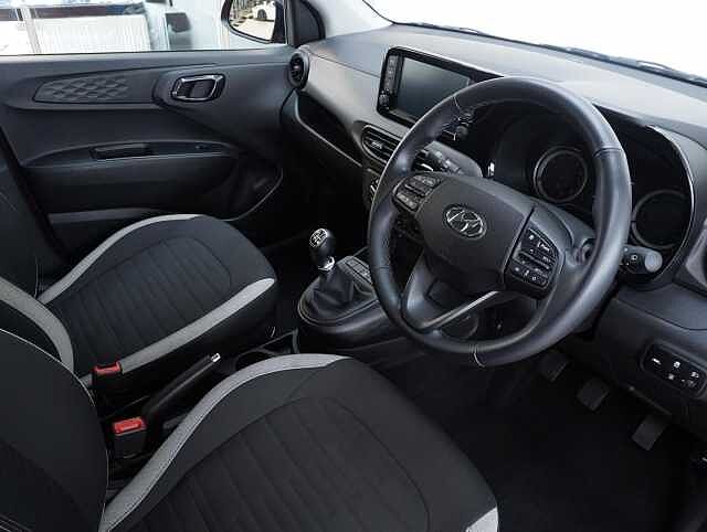 Hyundai I10 1.2 SE Connect Hatchback 5dr Petrol Manual Euro 6 (s/s) (84 ps) Dragon Red