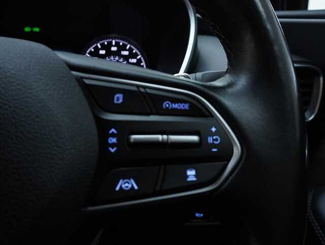 Hyundai SANTA FE 1.6 T-GDi 13.8kWh Premium SUV 5dr Petrol Plug-in Hybrid Auto 4WD Euro 6 (s/s) (2 Black