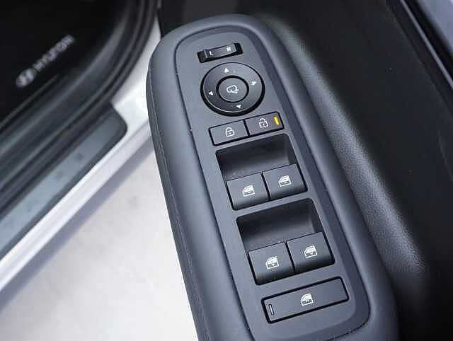 Hyundai SANTA FE 1.6T Calligraphy SUV 5dr Petrol Hybrid Auto 4WD Euro 6 (s/s) (7Seat) (239 ps) Typhoon Silver