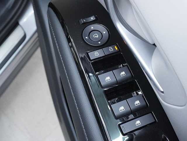 Hyundai TUCSON 1.6T Ultimate SUV 5dr Petrol Hybrid Auto Euro 6 (s/s) (239 ps) Shmmering Silver