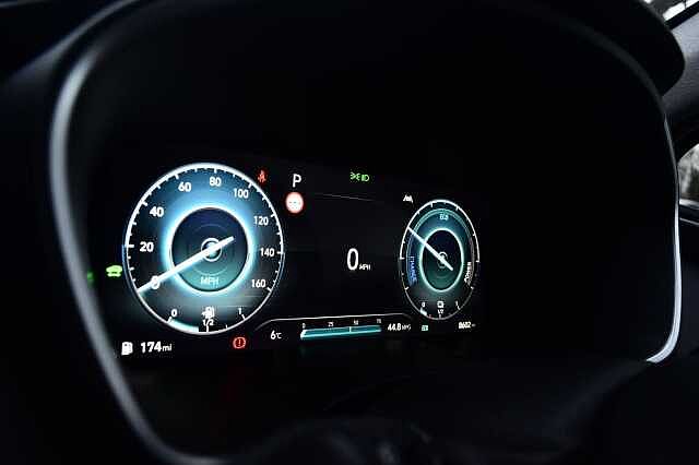 Hyundai SANTA FE 1.6 TGDi Hybrid Ultimate 5dr Auto White