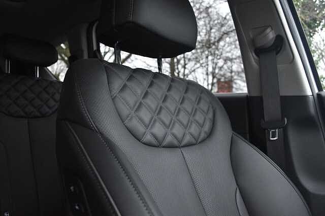 Hyundai SANTA FE 1.6 TGDi Hybrid Ultimate 5dr Auto White