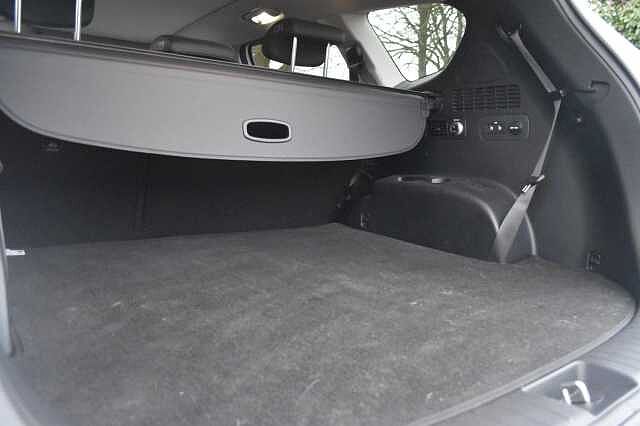 Hyundai SANTA FE 1.6 TGDi Hybrid Ultimate 5dr Auto White