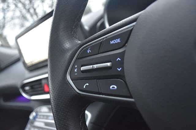 Hyundai SANTA FE 1.6 TGDi Hybrid Ultimate 5dr Auto White