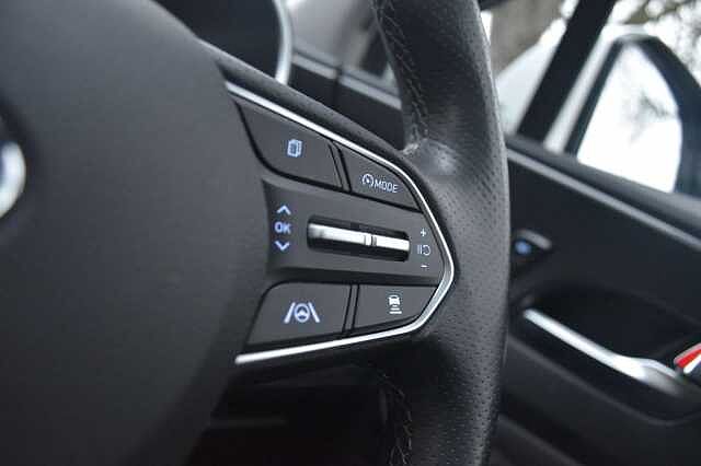 Hyundai SANTA FE 1.6 TGDi Hybrid Ultimate 5dr Auto White