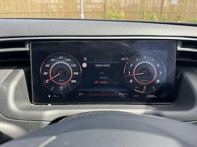 Hyundai TUCSON 1.6 TGDi 48V MHD SE Connect 5dr 2WD DCT Black