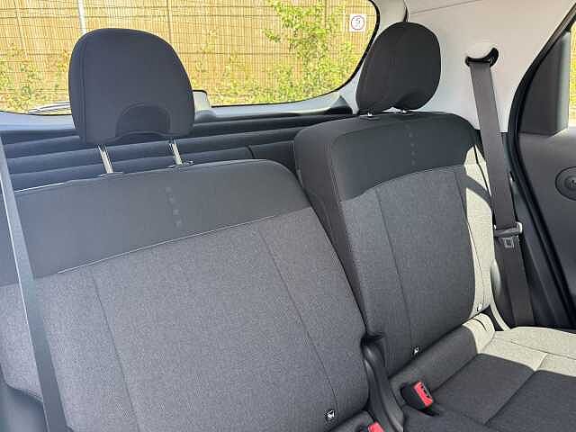 Hyundai INSTER 85kW 02 49kWh 5dr Auto Beige