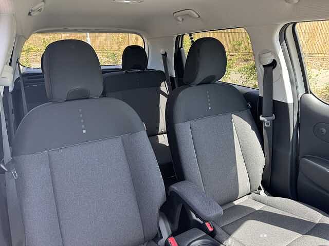Hyundai INSTER 85kW 02 49kWh 5dr Auto Beige