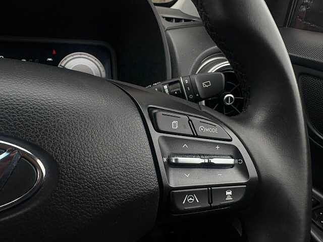 Hyundai KONA 39kWh SE Connect Auto 5dr (10.5kW Charger) Red