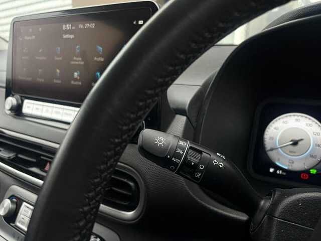 Hyundai KONA 39kWh SE Connect Auto 5dr (10.5kW Charger) Red