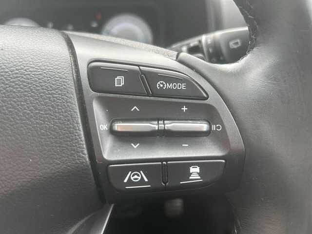 Hyundai KONA 39kWh SE Connect Auto 5dr (10.5kW Charger) White
