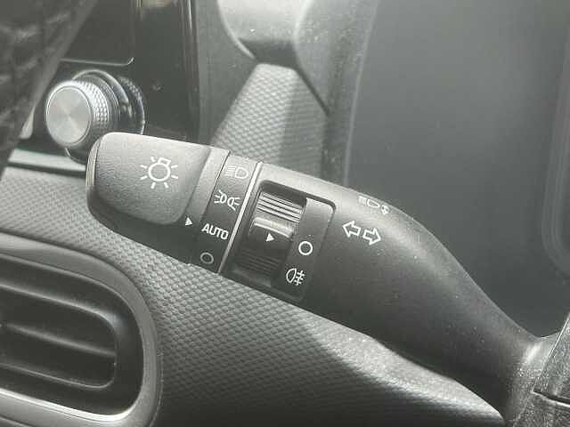 Hyundai KONA 39kWh SE Connect Auto 5dr (10.5kW Charger) White