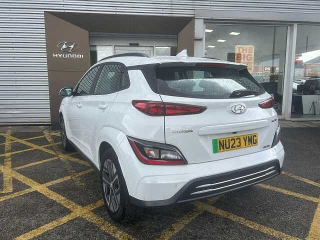 Hyundai KONA 39kWh SE Connect Auto 5dr (10.5kW Charger) White