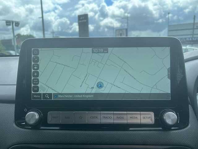 Hyundai KONA 39kWh SE Connect Auto 5dr (10.5kW Charger) White