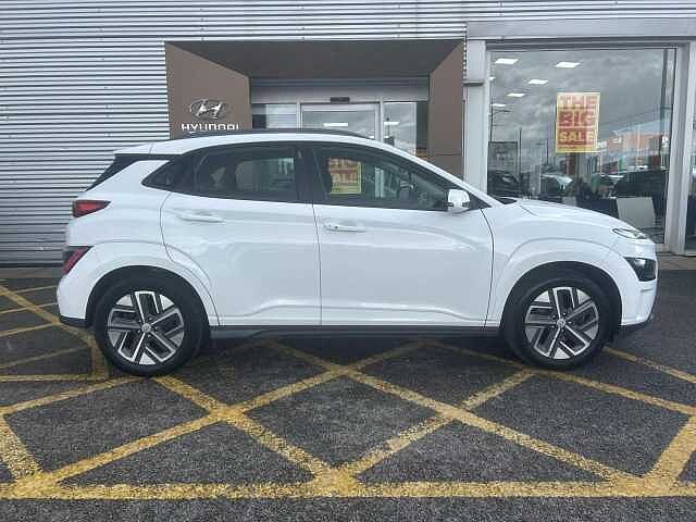 Hyundai KONA 39kWh SE Connect Auto 5dr (10.5kW Charger) White