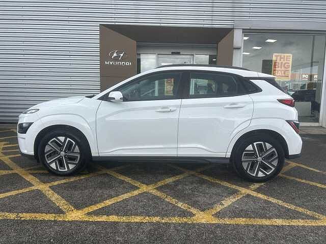 Hyundai KONA 39kWh SE Connect Auto 5dr (10.5kW Charger) White