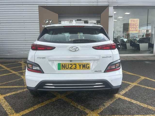 Hyundai KONA 39kWh SE Connect Auto 5dr (10.5kW Charger) White