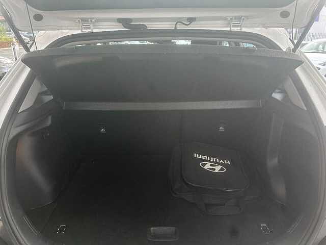 Hyundai KONA 39kWh SE Connect Auto 5dr (10.5kW Charger) White