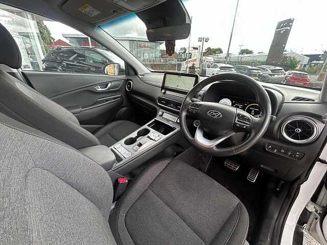 Hyundai KONA 39kWh SE Connect Auto 5dr (10.5kW Charger) White